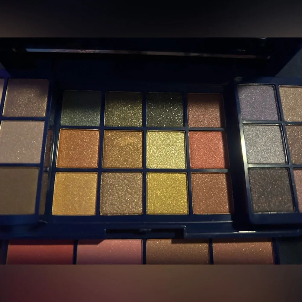 Glow up, glim up mega makeup palette- FMG - Picture 7 of 9